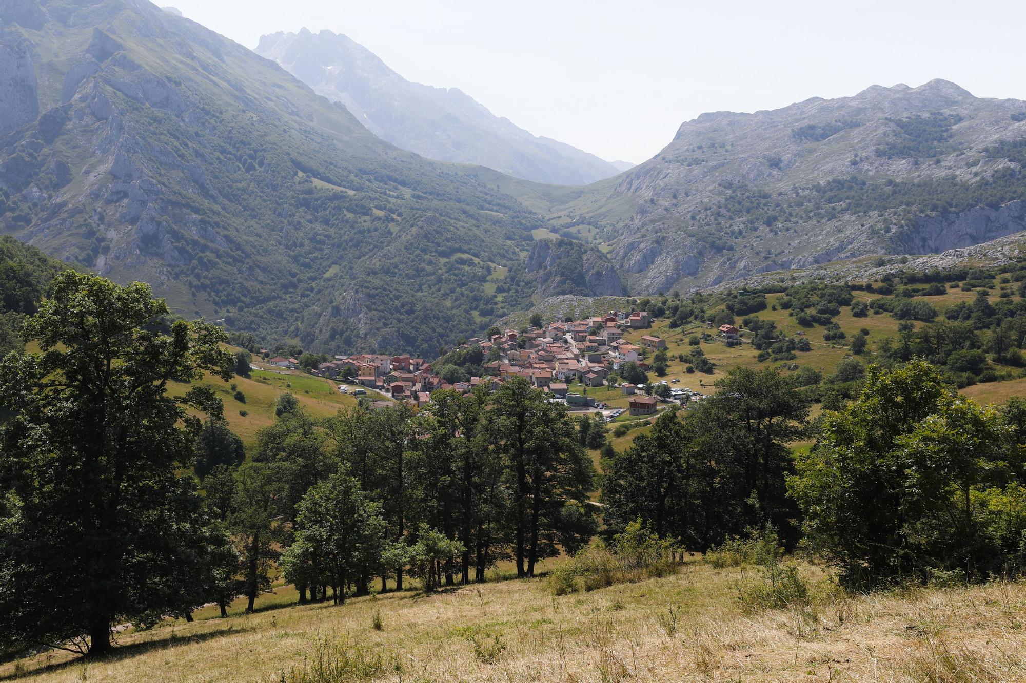 Sotres, un pueblo abrazado por las montañas