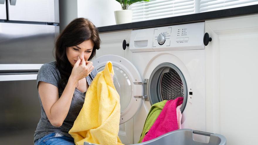 Utiliza este increíble truco y acabarás para siempre con el mal olor de las  botellas de agua reutilizables