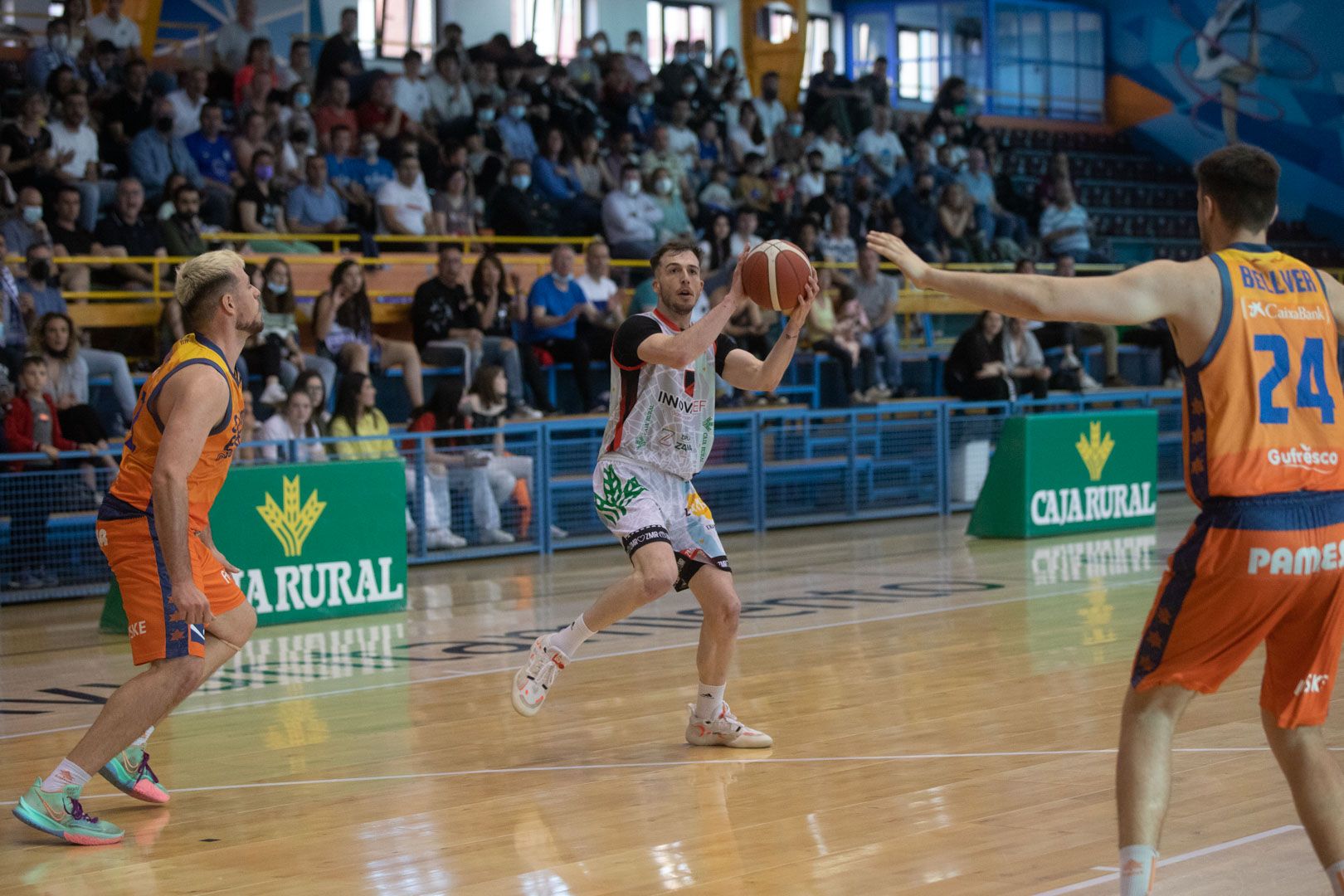 GALERÍA | Las mejores imágenes del partido de baloncesto entre el Zamora Enamora y el Valencia Basket "B"