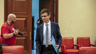 José Pablo López busca director de TVE y RNE mientras prevé un ahorro millonario con recortes en la dirección