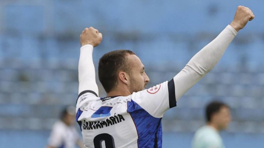 Álvaro Santamaría celebra un gol. | MIKI LÓPEZ