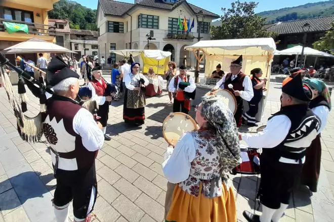 Así es el encuentro de las Polas de Asturias y León en Sobrescobio, en el que se ha reabierto la Casa del Agua, el gran centro de educación ambiental de Asturias