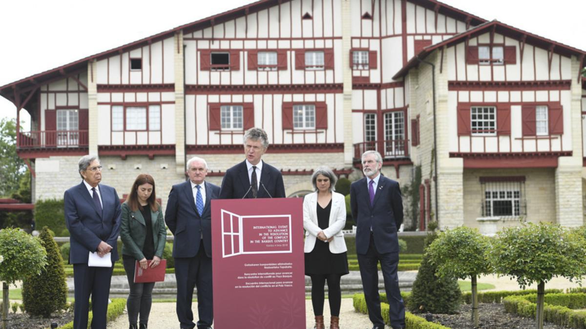 Lectura de la declaración de Arnaga en Cambo-Les-Bains