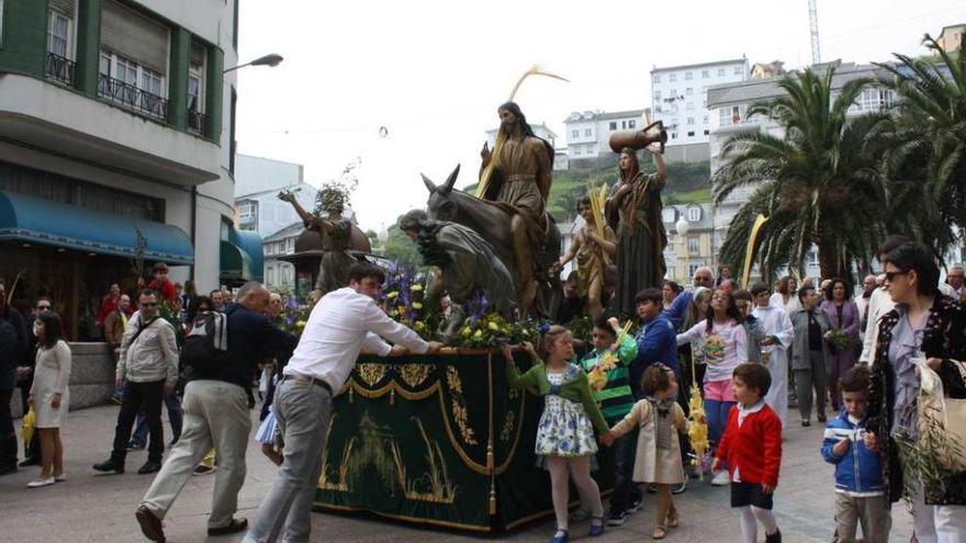 Procesión de la Borriquilla, el año pasado, en Luarca.