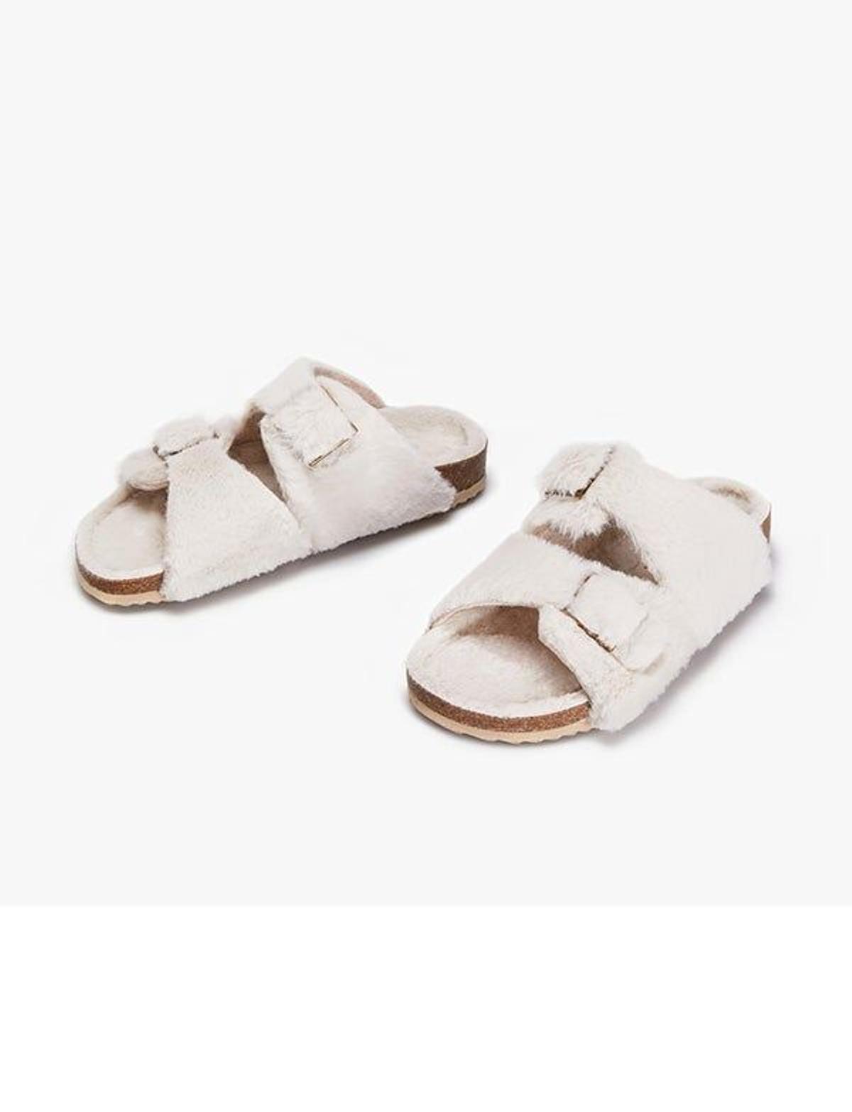 Sandalias de peluche, de Zara Home