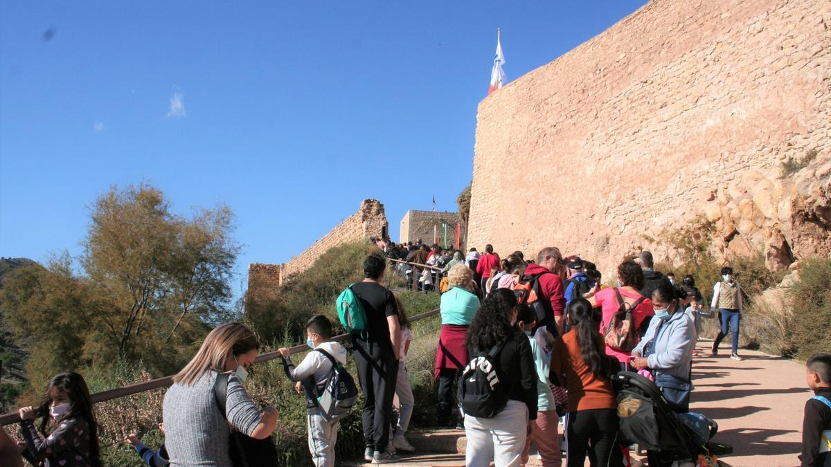 Largas colas para acceder a la Fortaleza del Sol.