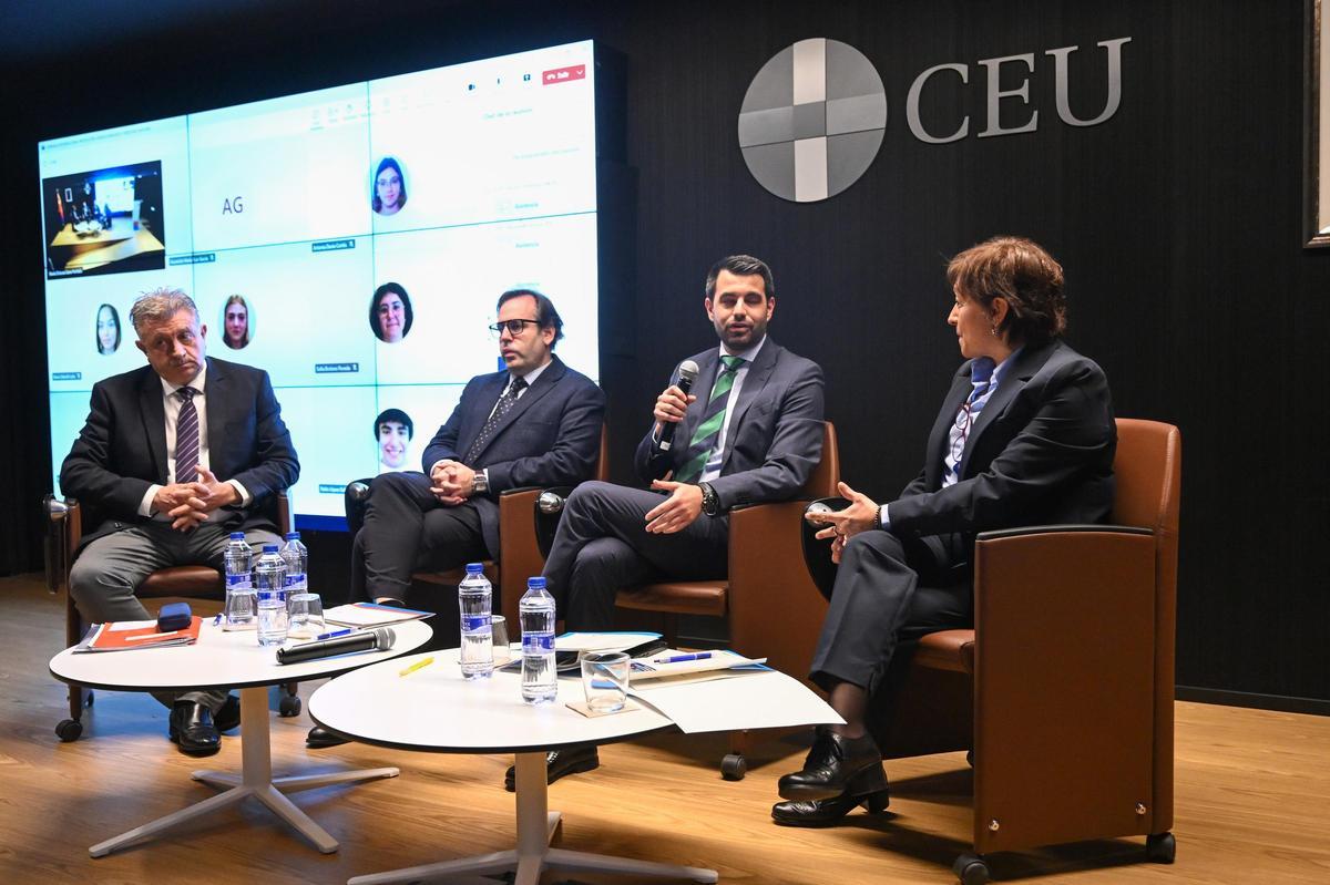 Un momento de las jornadas en las que intervino la doctora en Derecho María Dolores Cano