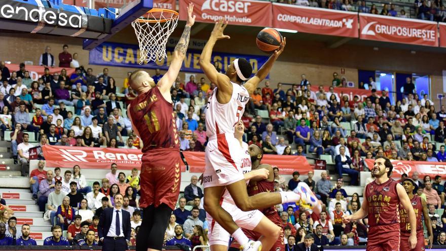 El Granada i el Girona perden i queden a tir d&#039;un partit del Baxi