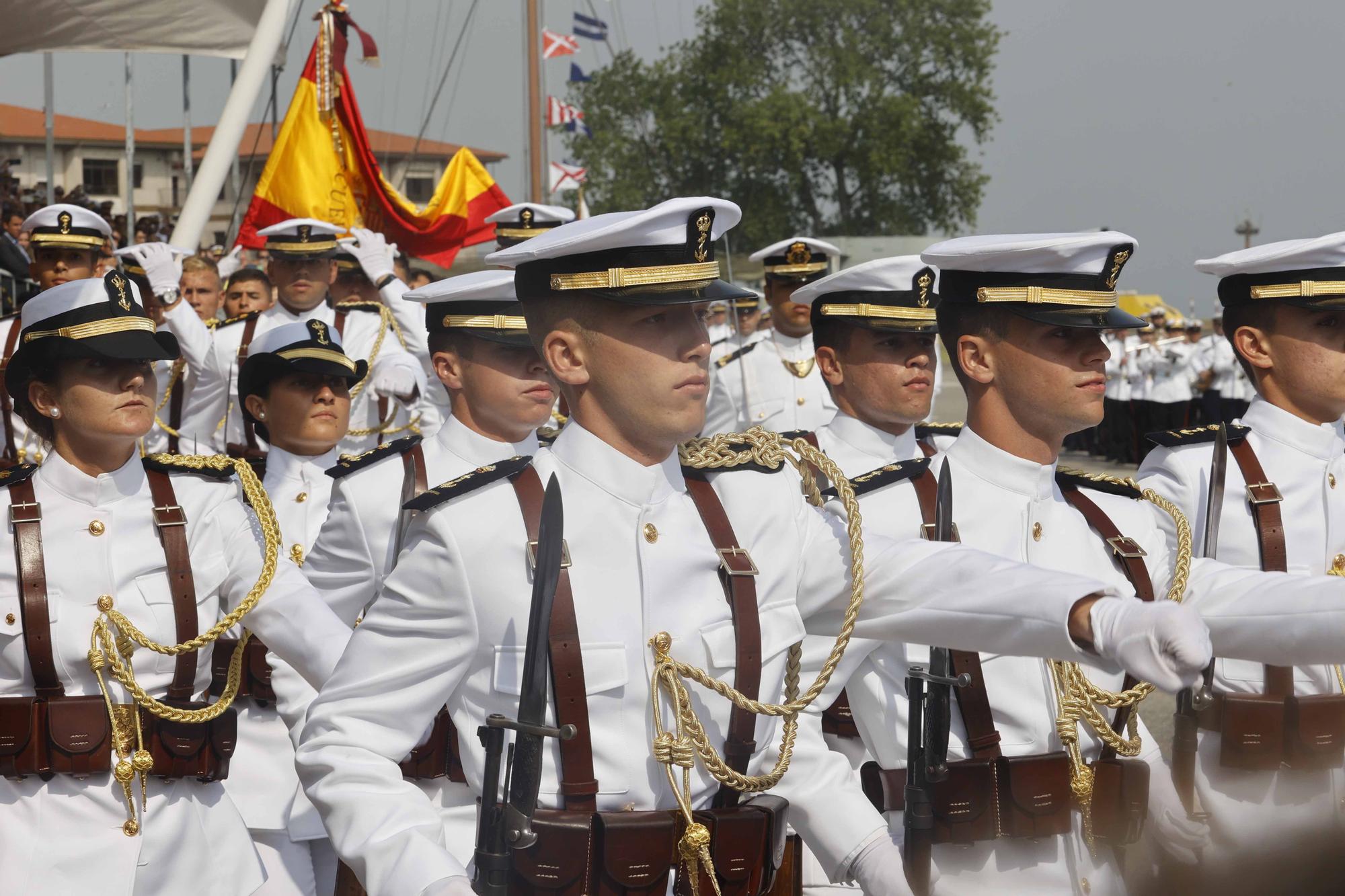 Jura de bandera y entrega de los Reales Despachos en la Escuela Naval de Marín