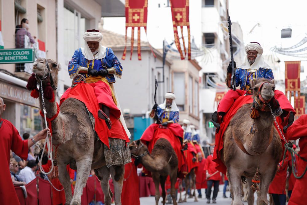 El bando de la media luna ofreció un majestuoso espectáculo en el segundo gran desfile de los Moros y Cristianos de la ciudad