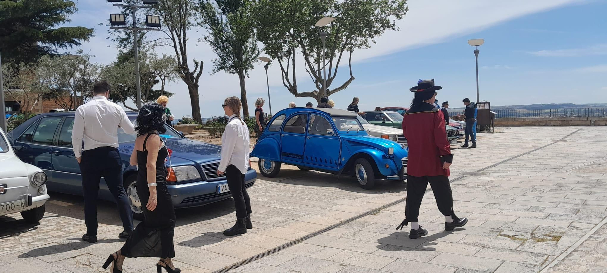 GALERÍA | Reunión de coches clásicos y fiesta de disfraces en Toro