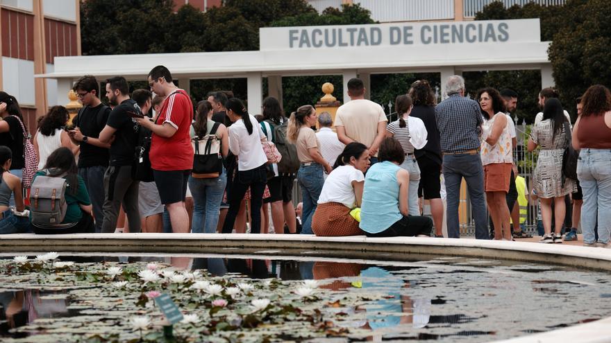 Un fuerte olor a gas obliga a desalojar la Facultad de Ciencias de Málaga