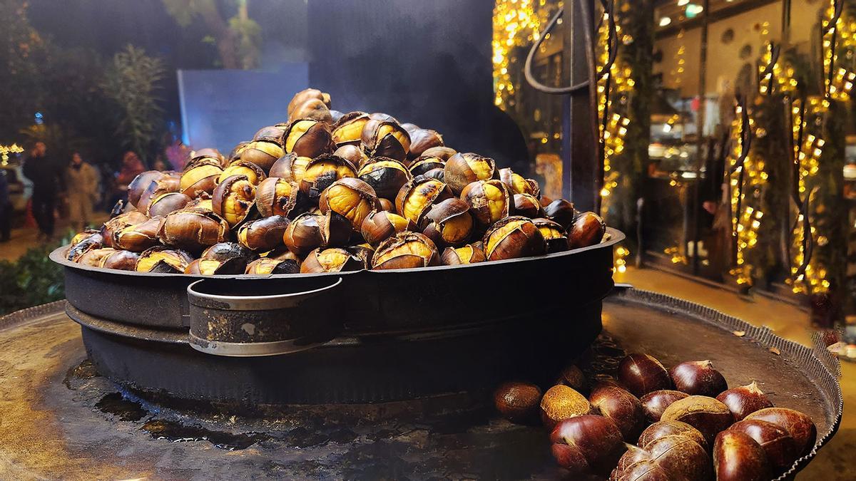 El mercadillo navideño "más bonito de Asturias" donde disfrutar de puestos de castañas: un sinfín de luces, atracciones para los niños y música