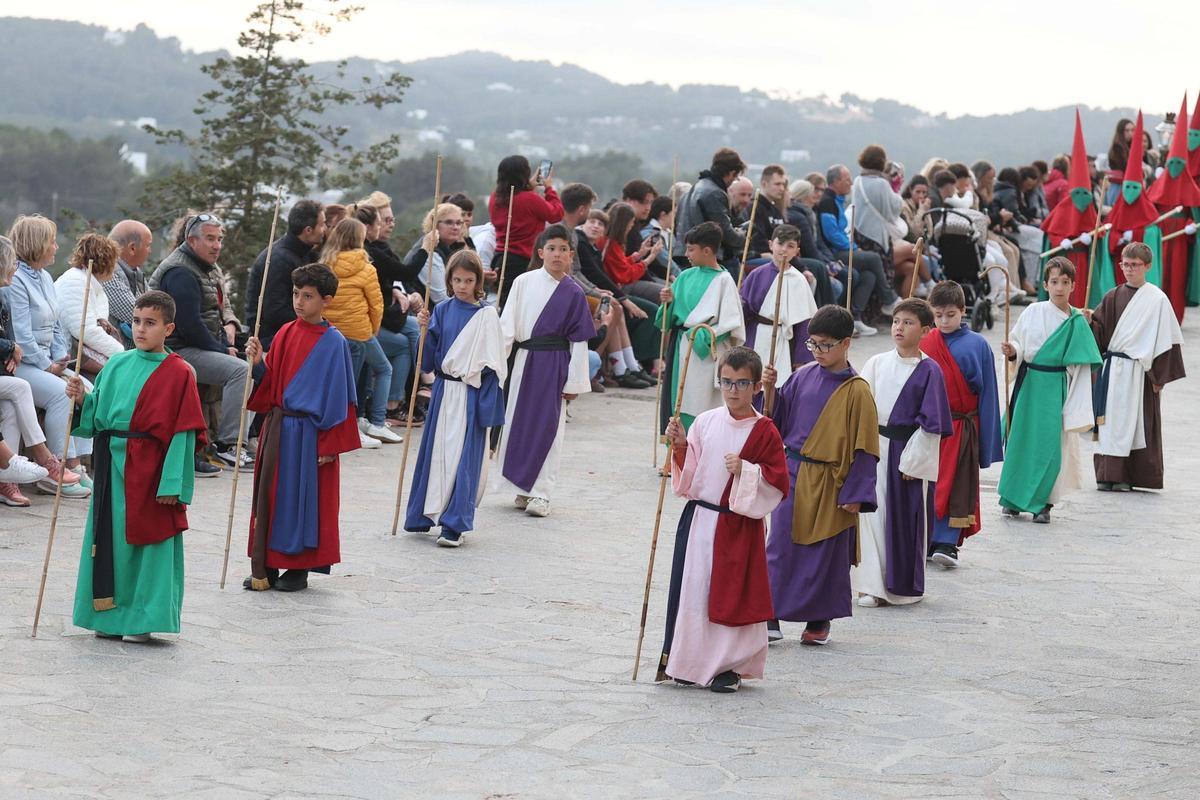 Las mejores imágenes de la procesión del Santo Entierro del Viernes Santo en Santa Eulària