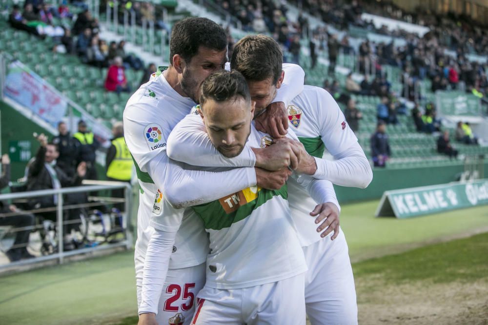 El Elche vence al Extremadura y se aleja de los puestos de descenso