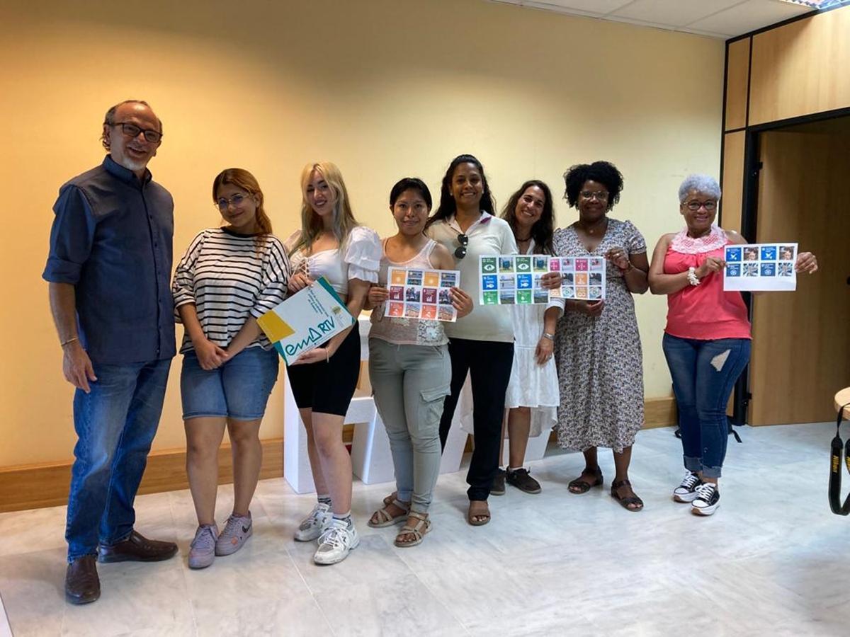 Grupo de mujeres migrantes de Sevilla en el Taller sobre ODS realizado como parte del Proyecto Voces del Sur por una sociedad Justa y Sos.