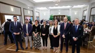 Gijón se vuelca en la lucha contra el cáncer con una multitudinaria cena en el Club de Regatas: "Nos queda mucho por hacer"