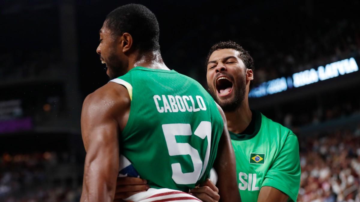 Los jugadores de Brasil celebran la victoria