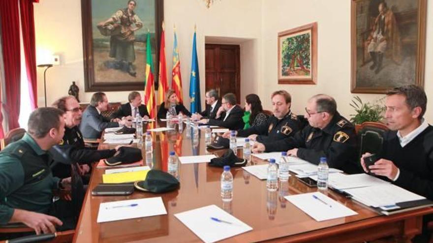 El Ayuntamiento de Castelló acogió ayer la Junta de Seguridad Extraordinaria.