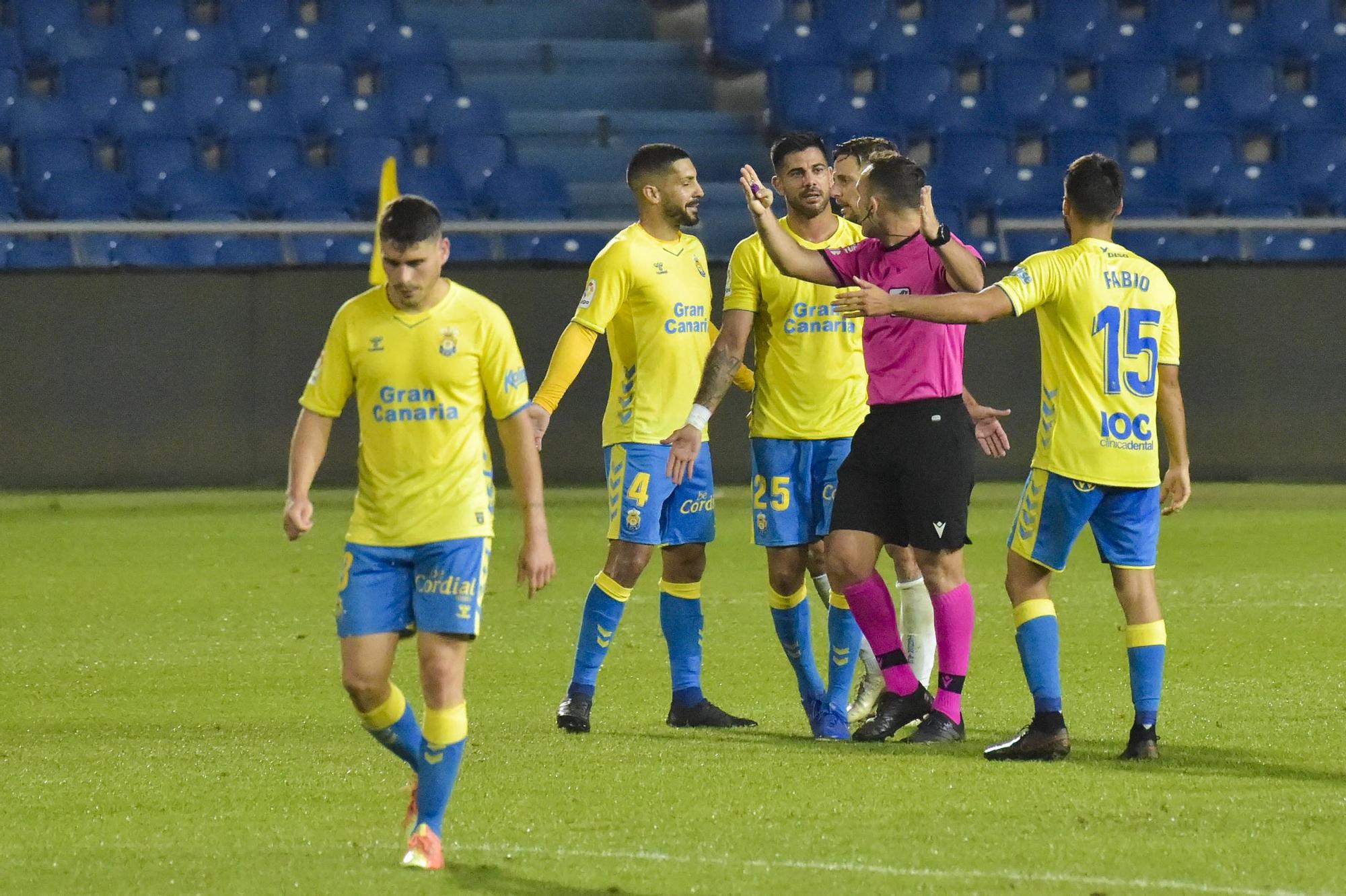 El partido del derbi UD Las Palmas - CD Tenerife, en imágenes