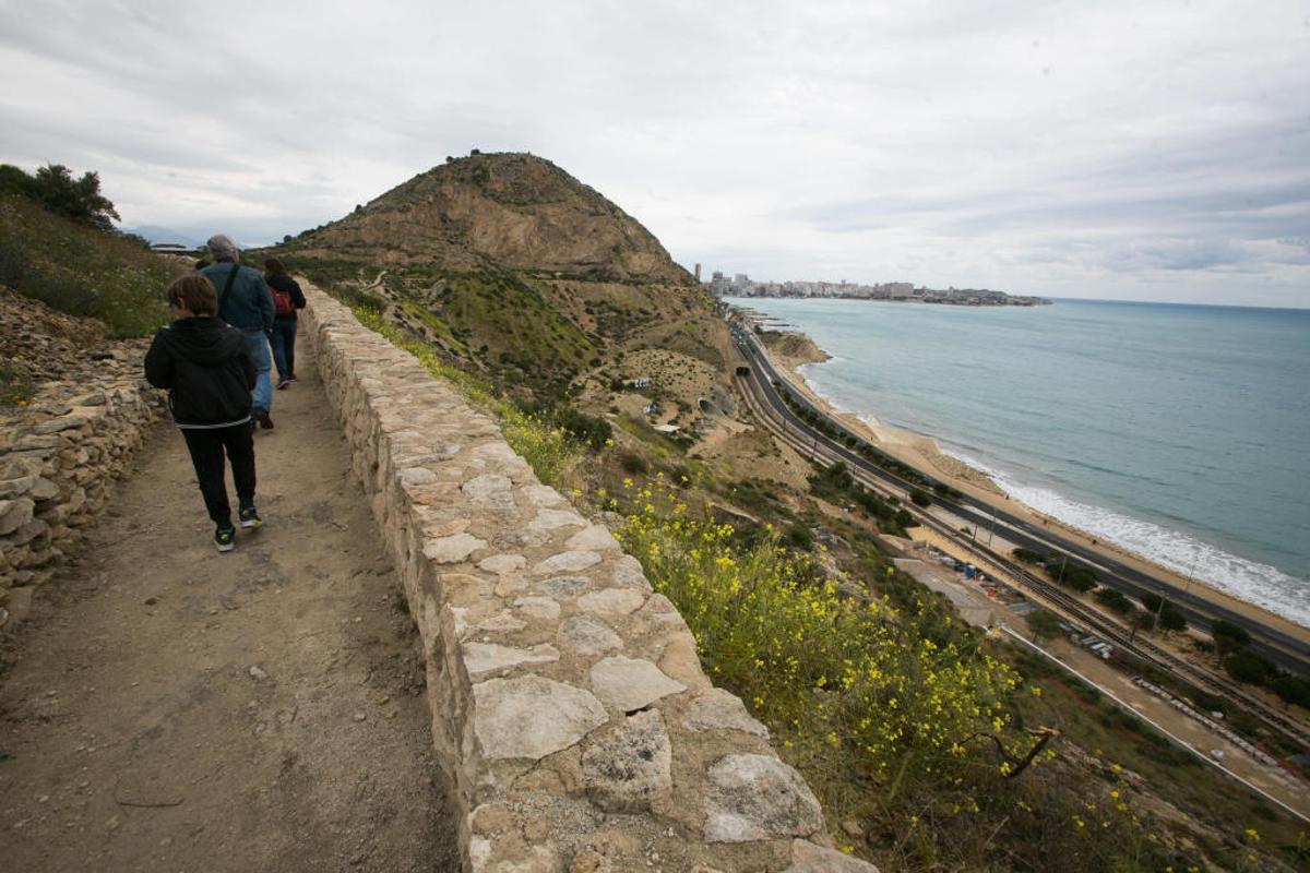 La Serra Grossa de Alicante, un paraje de ensueño frente al mar