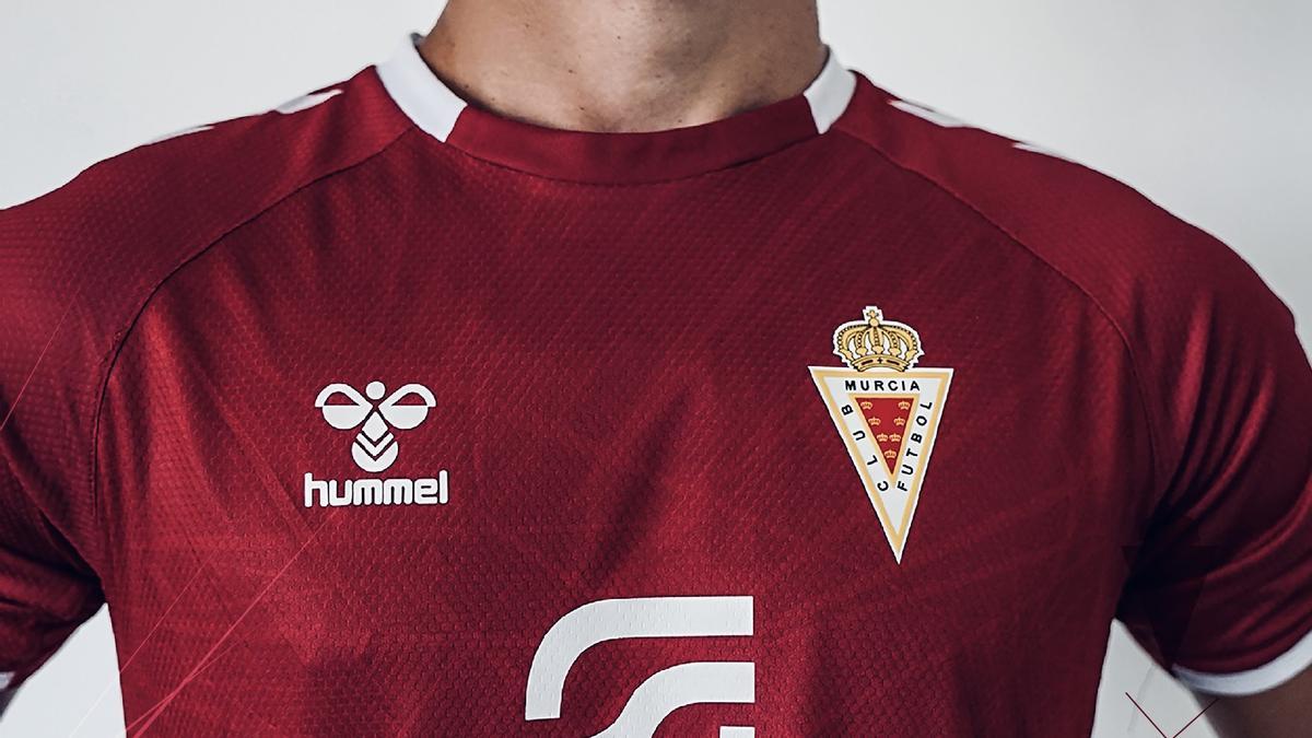 El Real Murcia desvela su nueva camiseta - La Opinión de Murcia