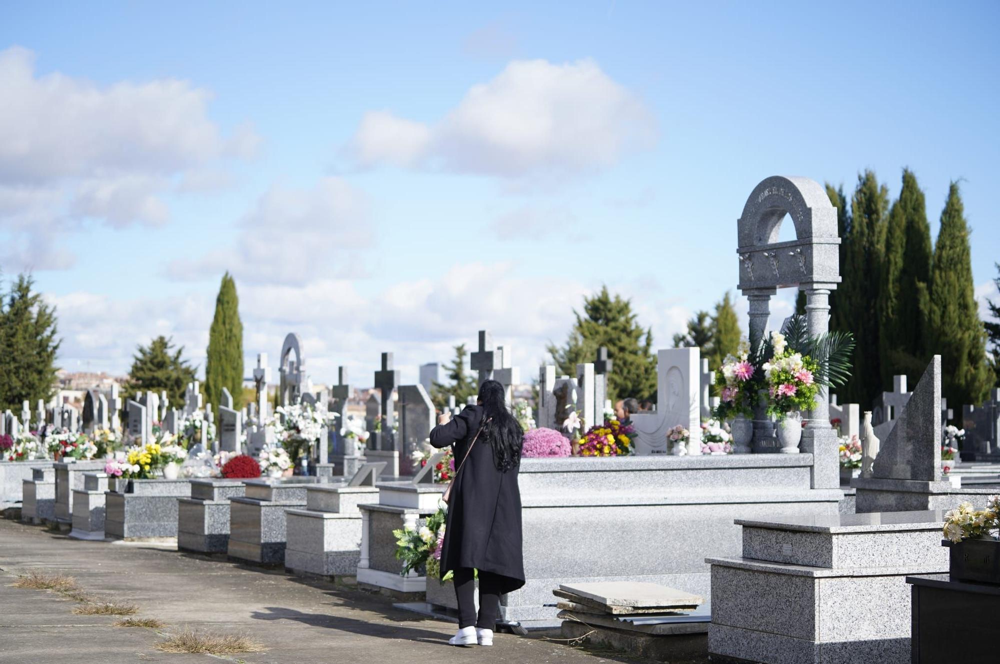 GALERÍA | Las imágenes del Día de Todos los Santos en el cementerio San Atilano de Zamora