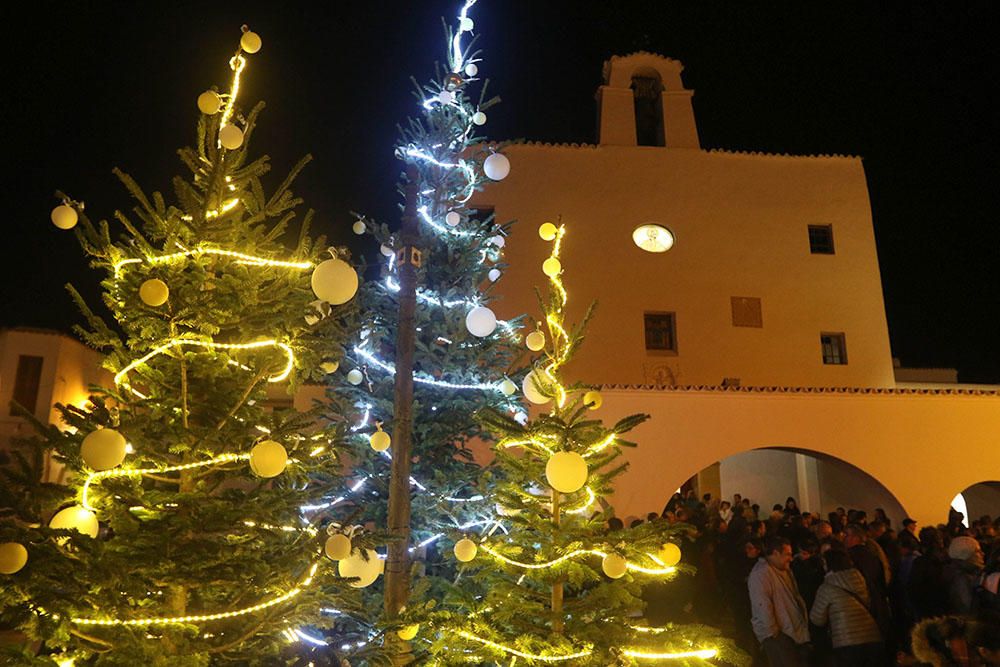 Ilusión navideña con canto coral y encendido de luces en Sant Josep.