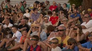 Llagostera aplega un miler de persones en un eclipsi deslluït pels núvols