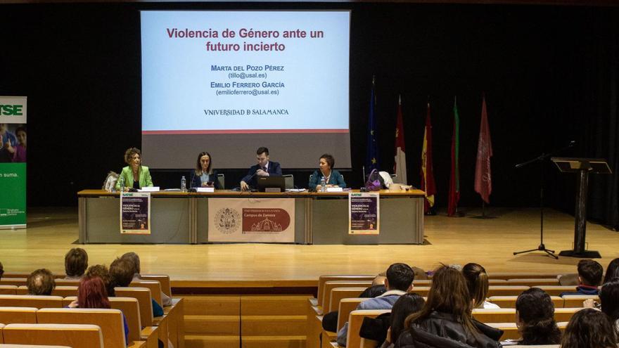 Jornada organizada por el sindicato de enfermería Satse celebrada en el salón de actos del campus Viriato. | Alba Prieto