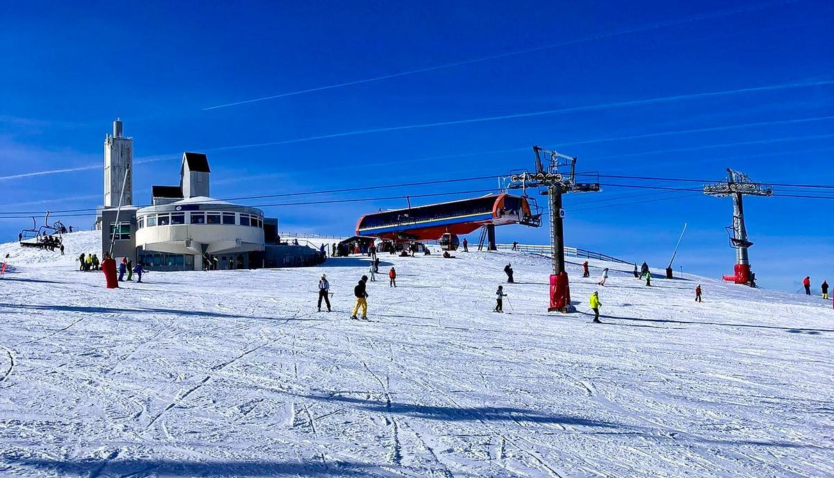 Esquiadores en Pajares, esta temporada.