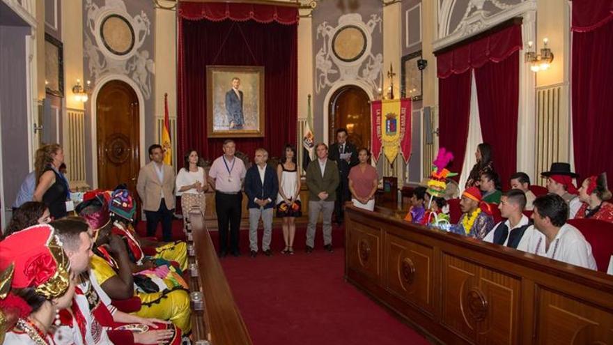 Acetre actúa en la gala del festival folclórico en el López