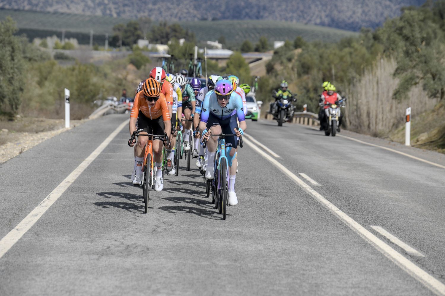 La salida de la etapa de Córdoba de la Vuelta a Andalucía en imágenes
