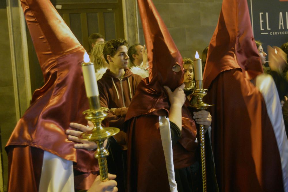 La lluvia desluce el Domingo de Ramos y obliga a suspender procesiones en Elche.