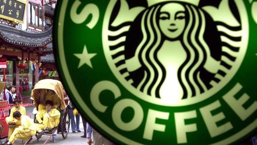 Starbucks y Airbnb ofrecen empleo y alojamiento a afectados por el veto de Trump