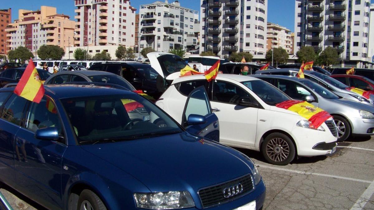 Pitadas al Gobierno también en Castellón en la manifestación de coches de VOX