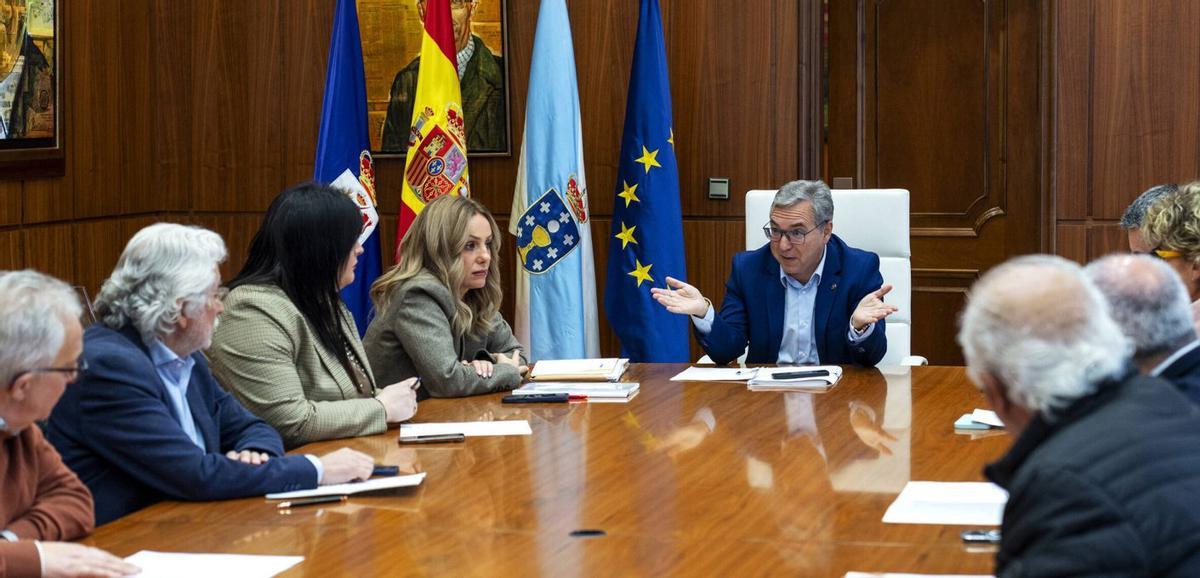 Reunión, ayer, de la Xunta de Goberno en la Diputación. | FDV
