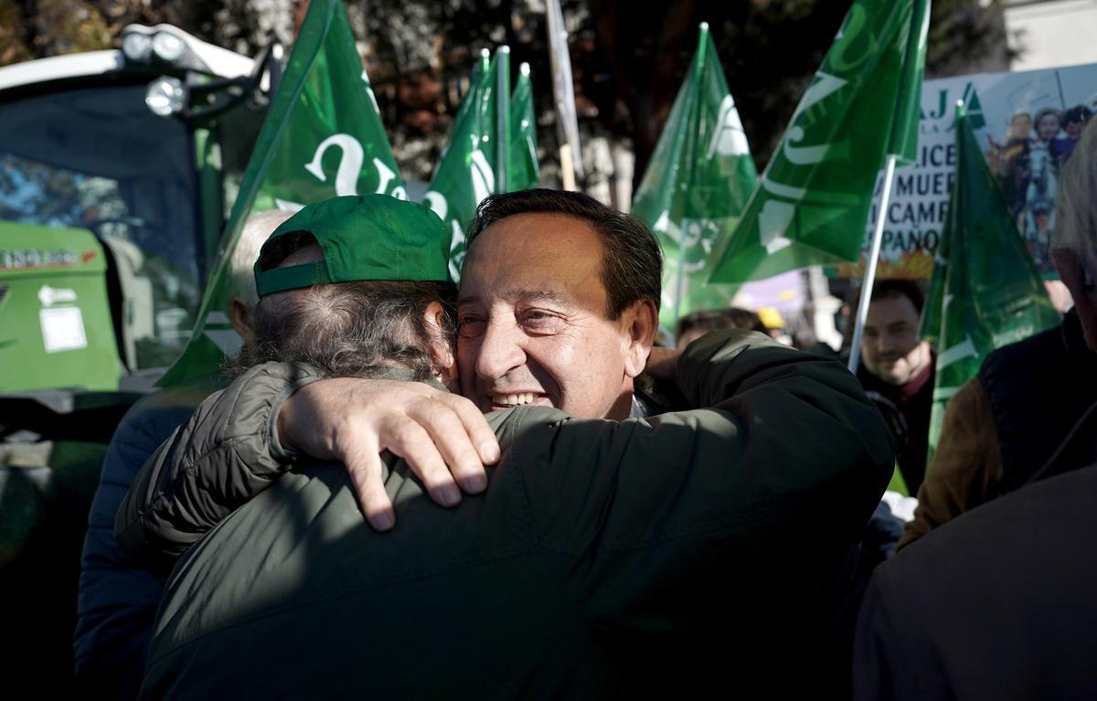 Protesta de agricultores y ganaderos ante el Ministerio de Agricultura, en Atocha, contra el acuerdo de libre comercio de Europa y Mercosur.