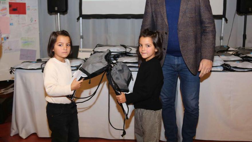 El Ayuntamiento premia a 51 niños y niñas por sus trabajos para utilizar el gallego