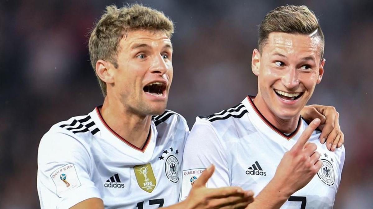 Draxler celebra su gol junto a Muller