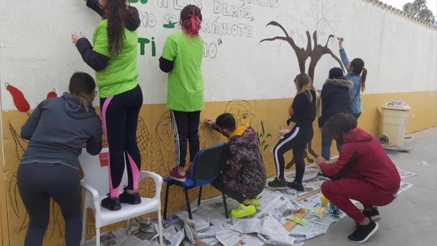 Jóvenes del Ítaca dejan su huella en el Centro de Protección Animal