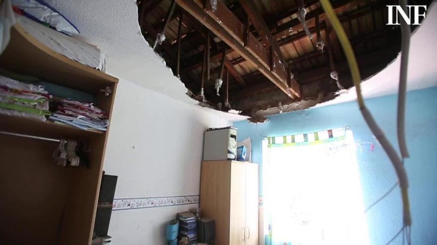 Cae parte del techo de una vivienda en Alicante