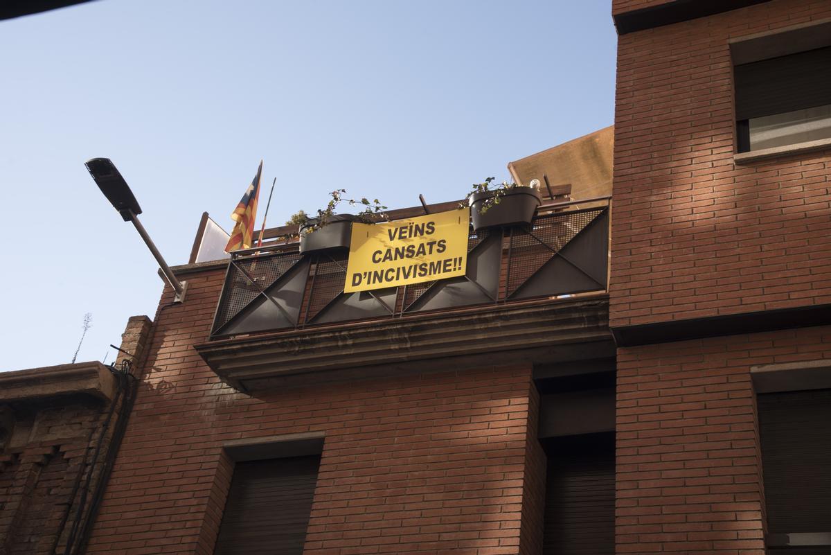 Un dels cartells que han penjat per fer públic el seu malestar