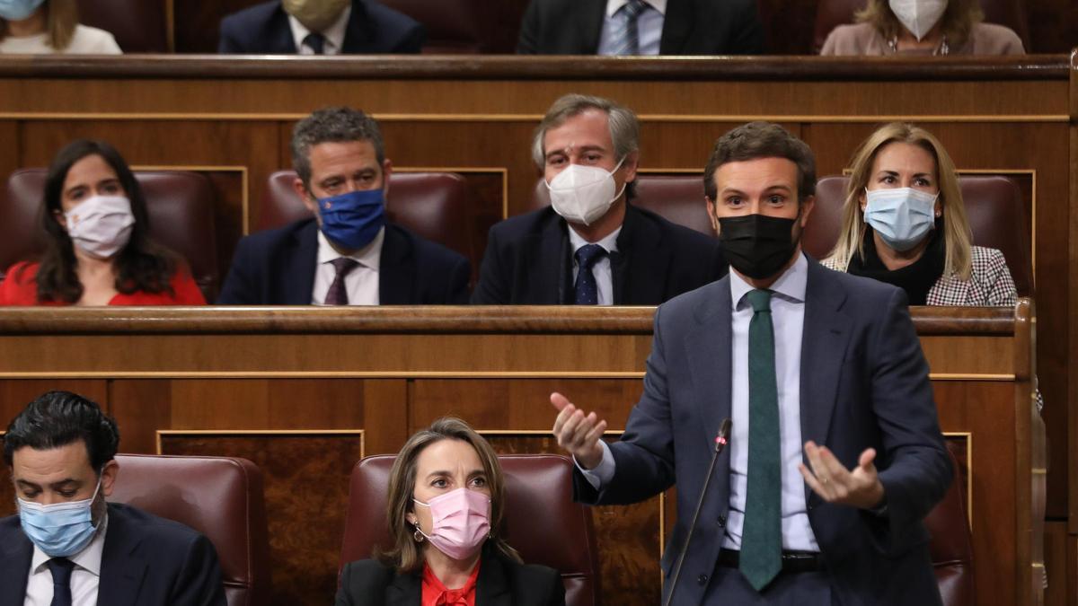 El presidente del PP, Pablo Casado, interviene en el pleno del Congreso de los Diputados, a 22 de diciembre de 2021, en Madrid (España).