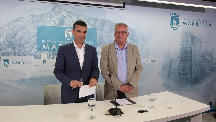 El alcalde de Marbella, José Bernal, y el teniente de alcalde de San Pedro, Rafael Piña.