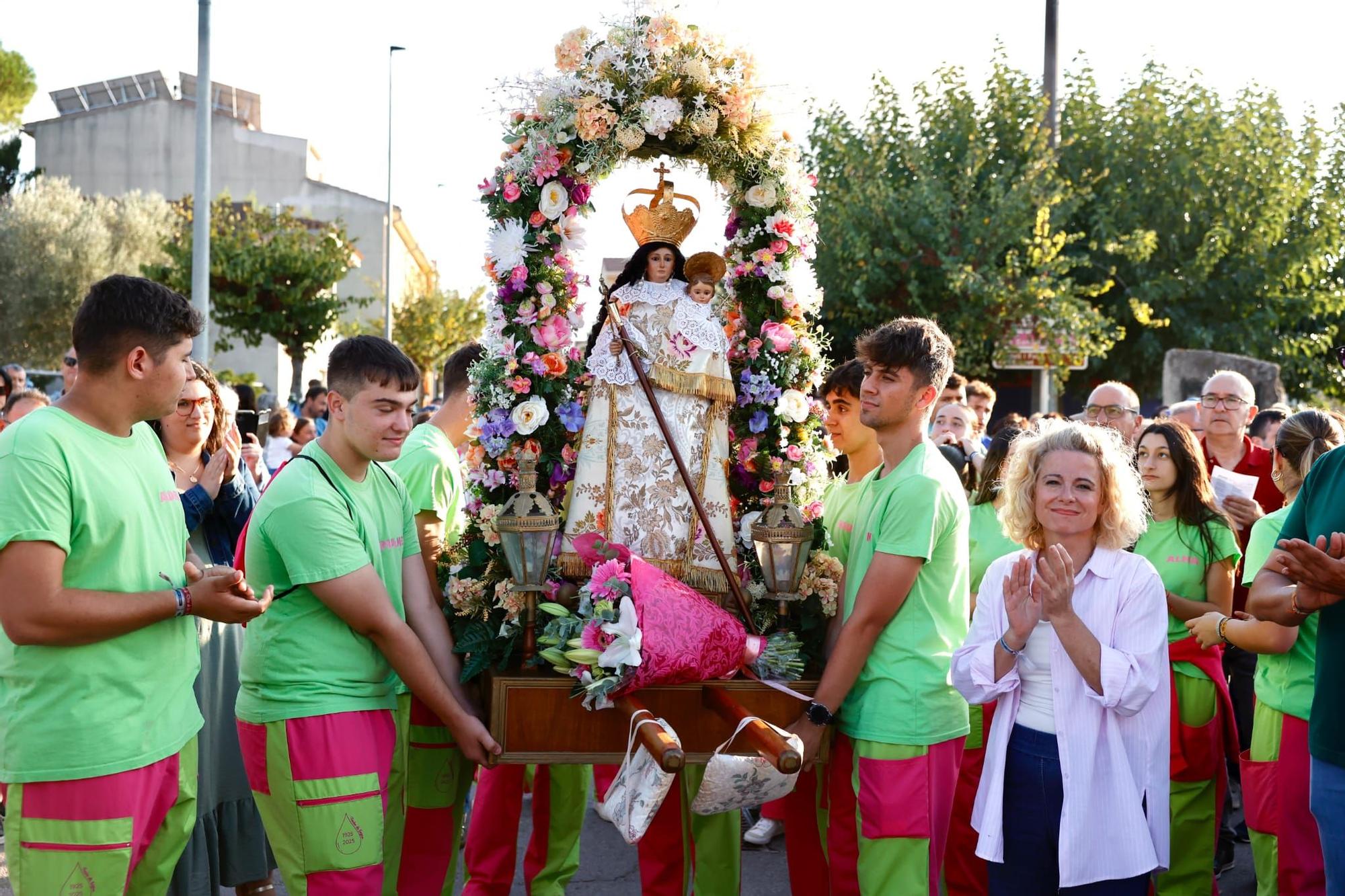 L'inici de les festes del Centenari de la Font del Bon Succés a Cabanes, en imatges