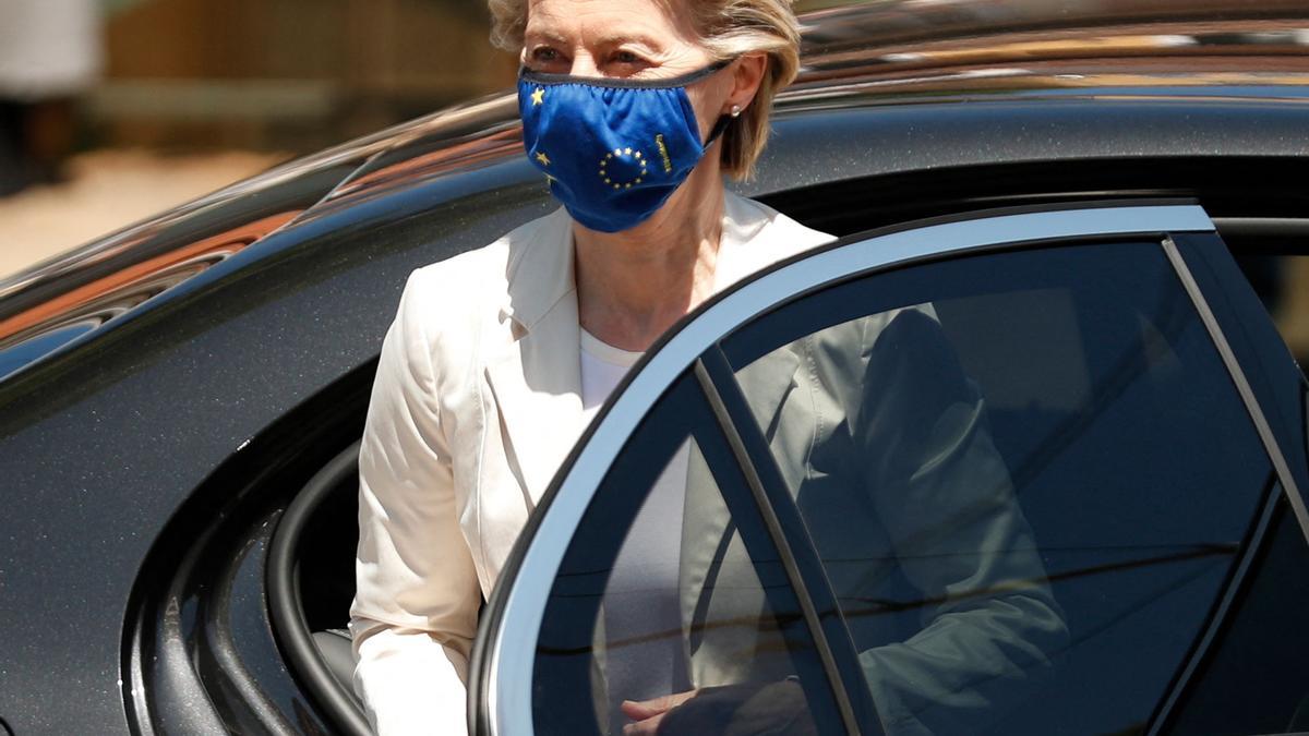 La presidenta de la Comisión Europea, Ursula von der Leyen, a su llegada a la cumbre social de Oporto.