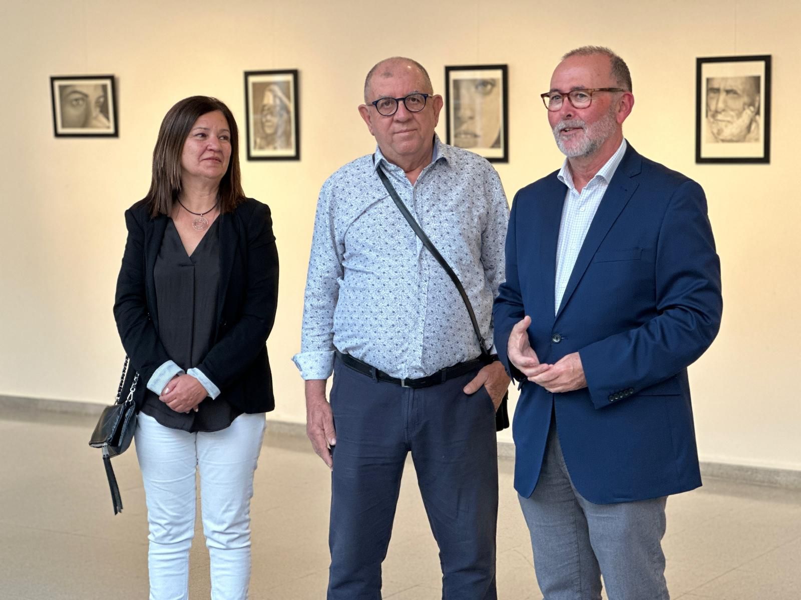 Exposición de retratos en la Casa de Cultura de El Campello