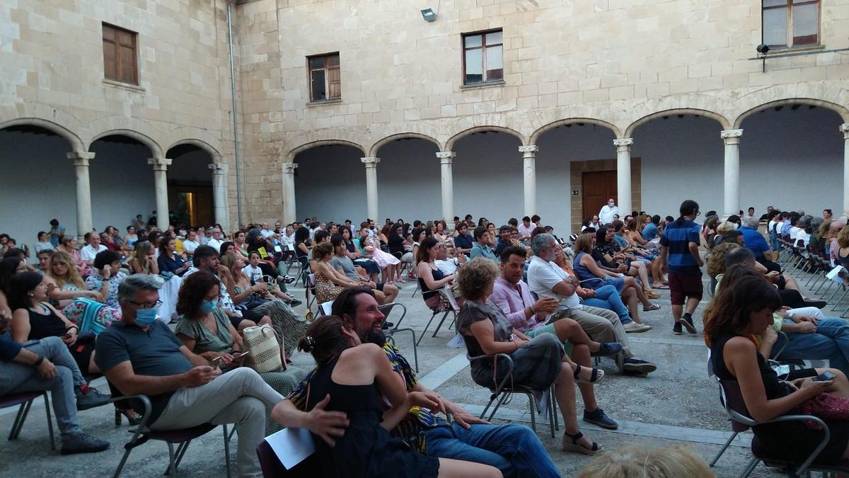 Una imagen del claustro de Sant Domingo de Pollença, durante un acto cultural.
