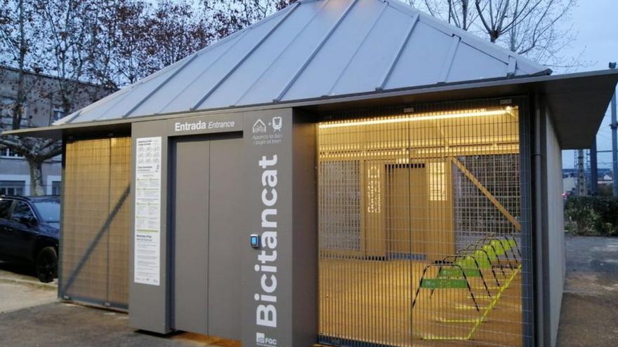 Ferrocarrils situa a Sant Vicenç un innovador aparcament de bicicletes